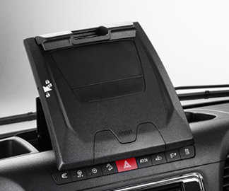 IVECO Daily Kastenwagen mit Tablet-Halter auf dem Armaturenbrett
